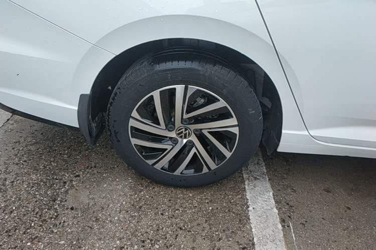Used Volkswagen Lavida 2023 280TSI DSG Starry Sky Deluxe Edition Right Rear Wheel Hub