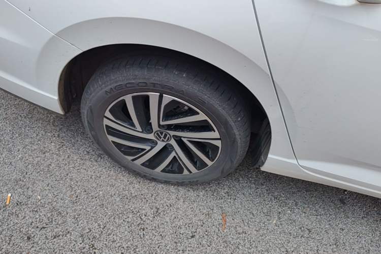 Used Volkswagen Lavida 2023 280TSI DSG Starry Sky Deluxe Edition Right Rear Wheel Hub