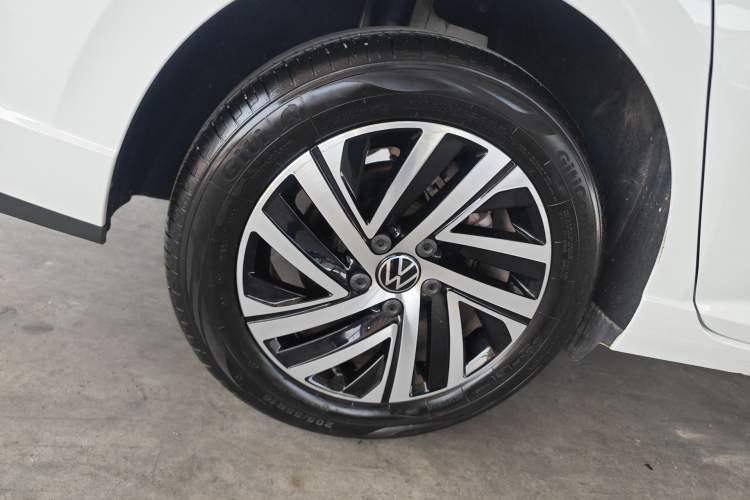 Used Volkswagen Lavida 2023 1.5L Automatic Full-Comfort Edition Right Rear Wheel Hub
