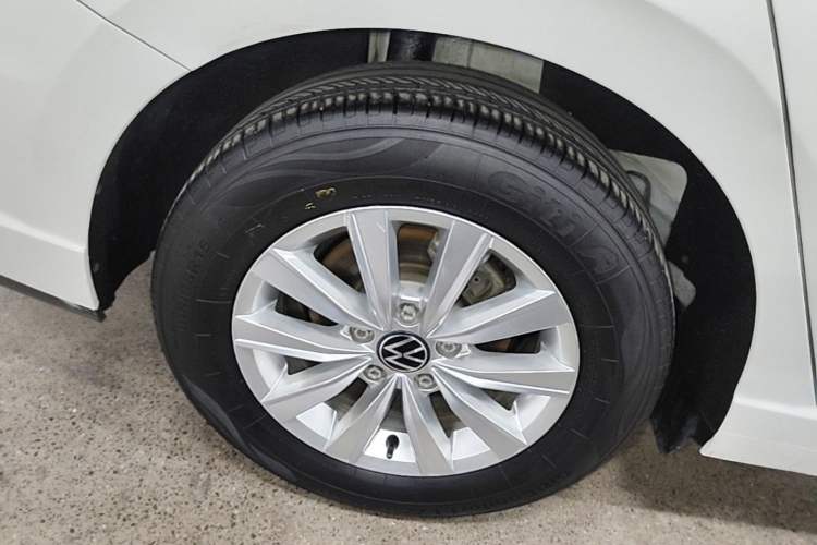 Used Volkswagen Lavida 2023 1.5L Automatic De Yi Edition Right Rear Wheel Hub