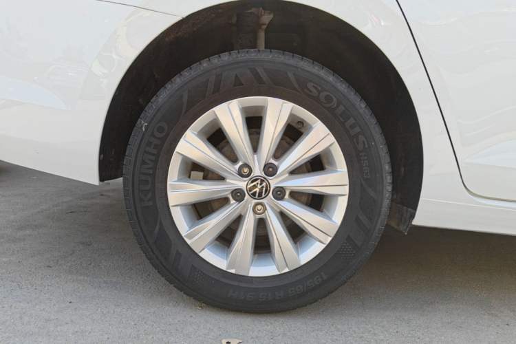 Used Volkswagen Lavida 2023 New Rui 1.5L Automatic New Yi Edition Right Rear Wheel Hub