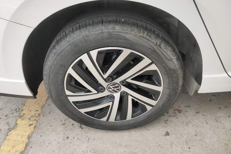 Used Volkswagen Lavida 2023 1.5L Automatic 5 Million Edition Right Rear Wheel Hub