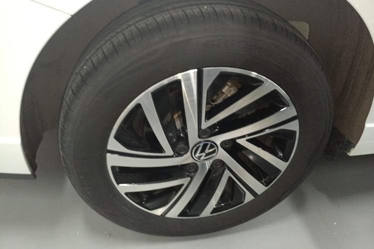 Used Volkswagen Lavida 2023 300TSI DSG Full-Comfort Edition Right Rear Wheel Hub