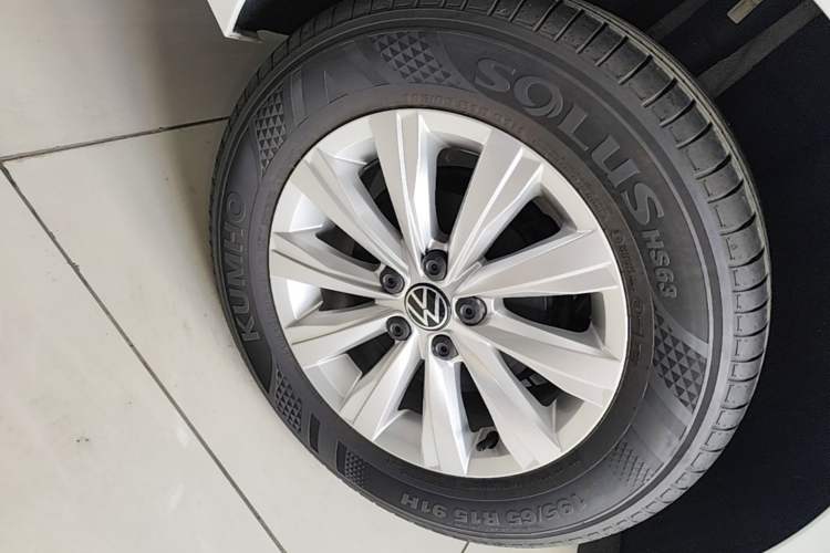 Used Volkswagen Lavida 2023 New Rui 1.5L Automatic New Yi Edition Right Rear Wheel Hub