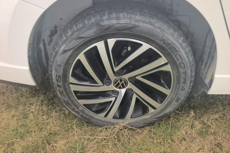 Used Volkswagen Lavida 2023 1.5L Automatic 5 Million Edition Right Rear Wheel Hub