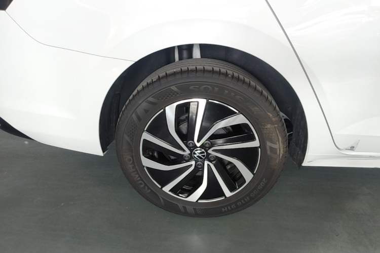 Used Volkswagen Lavida 2023 New Sharp 1.5L Automatic New Wish Edition Right Rear Wheel Hub