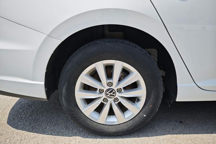 Used Volkswagen Lavida 2023 1.5L Automatic De Yi Edition Right Rear Wheel Hub