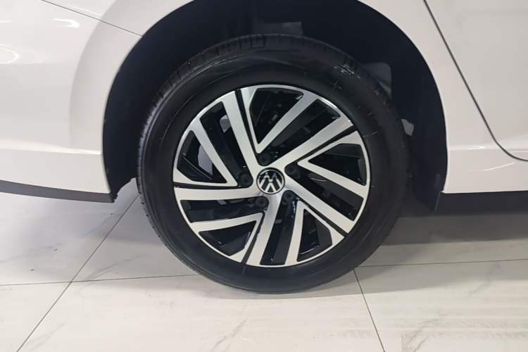 Used Volkswagen Lavida 2023 300TSI DSG Full-Comfort Edition Right Rear Wheel Hub