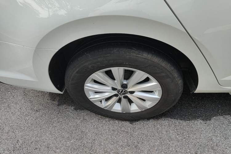Used Volkswagen Lavida 2023 New Sharp 1.5L Automatic Excellent New Edition Right Rear Wheel Hub