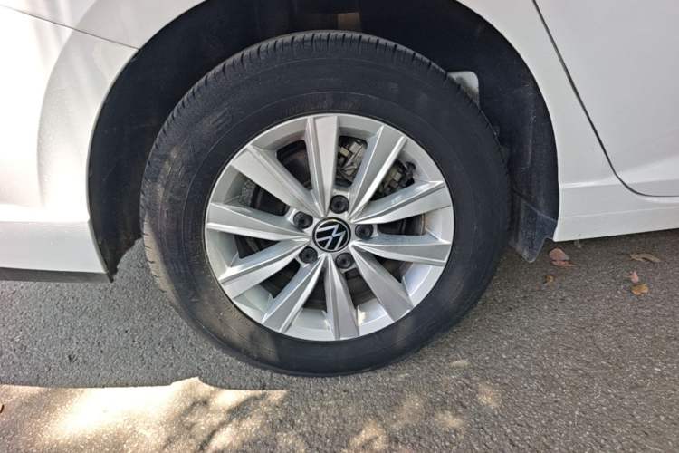 Used Volkswagen Lavida 2023 Revised 1.5L Automatic DeYi Edition Right Rear Wheel Hub