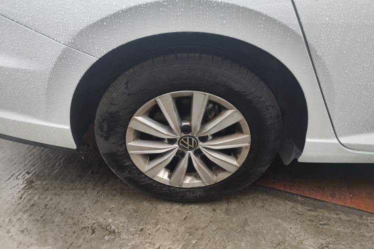 Used Volkswagen Lavida 2023 1.5L Automatic De Yi Edition Right Rear Wheel Hub