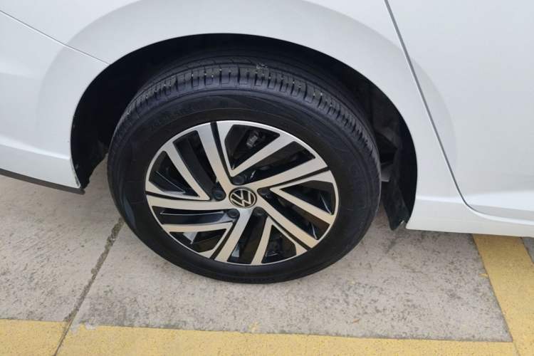 Used Volkswagen Lavida 2023 1.5L Automatic 5 Million Edition Right Rear Wheel Hub