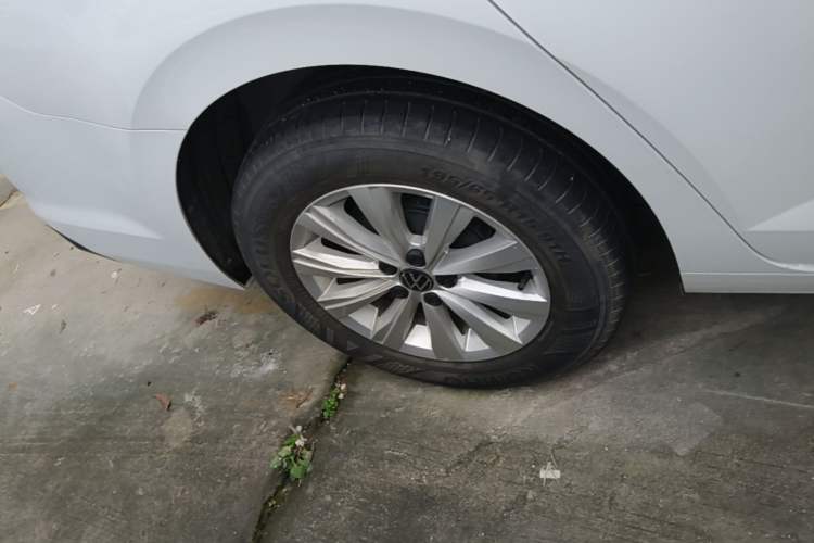 Used Volkswagen Lavida 2023 New Rui 1.5L Automatic New Yi Edition Right Rear Wheel Hub