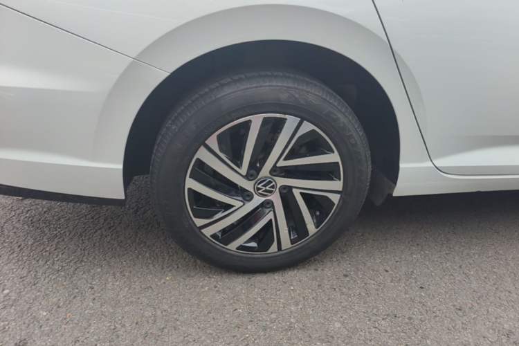 Used Volkswagen Lavida 2023 280TSI DSG Starry Sky Deluxe Edition Right Rear Wheel Hub