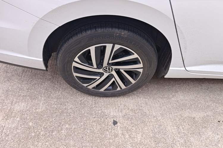 Used Volkswagen Lavida 2023 1.5L Automatic 5 Million Edition Right Rear Wheel Hub