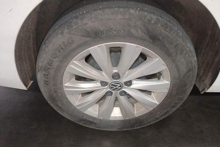 Used Volkswagen Lavida 2023 New Rui 1.5L Automatic New Yi Edition Right Rear Wheel Hub