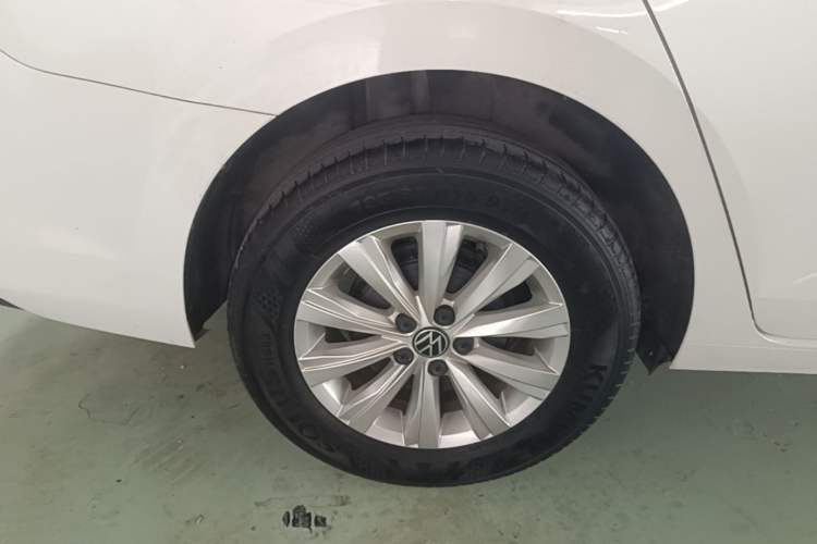 Used Volkswagen Lavida 2023 New Rui 1.5L Automatic New Yi Edition Right Rear Wheel Hub