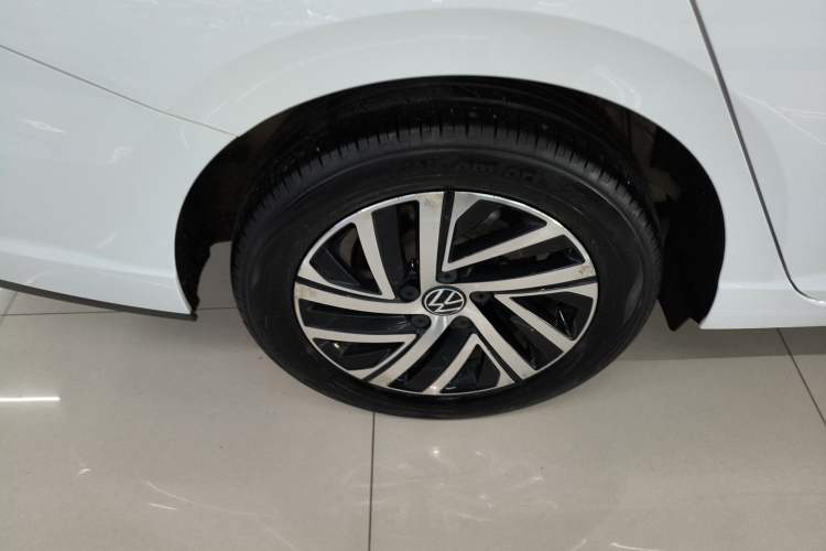 Used Volkswagen Lavida 2023 1.5L Automatic Full-Comfort Edition Right Rear Wheel Hub
