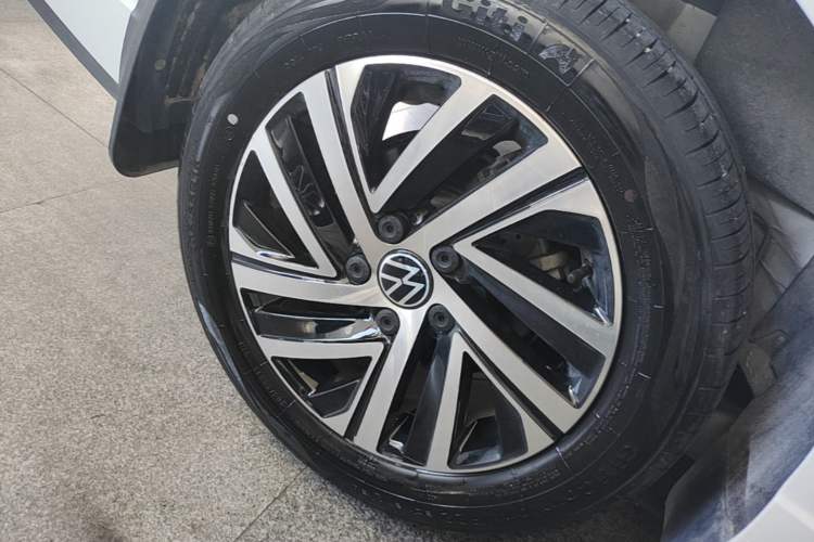 Used Volkswagen Lavida 2023 1.5L Automatic 5 Million Edition Right Rear Wheel Hub
