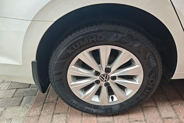 Used Volkswagen Lavida 2023 New Sharp 1.5L Automatic Excellent New Edition Right Rear Wheel Hub