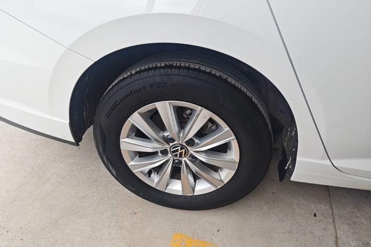 Used Volkswagen Lavida 2023 Revised 1.5L Automatic DeYi Edition Right Rear Wheel Hub