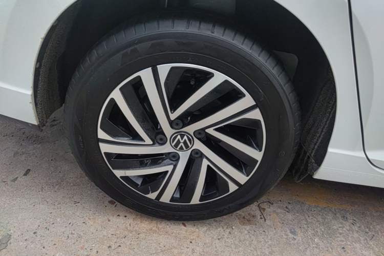 Used Volkswagen Lavida 2023 1.5L Automatic 5 Million Edition Right Rear Wheel Hub