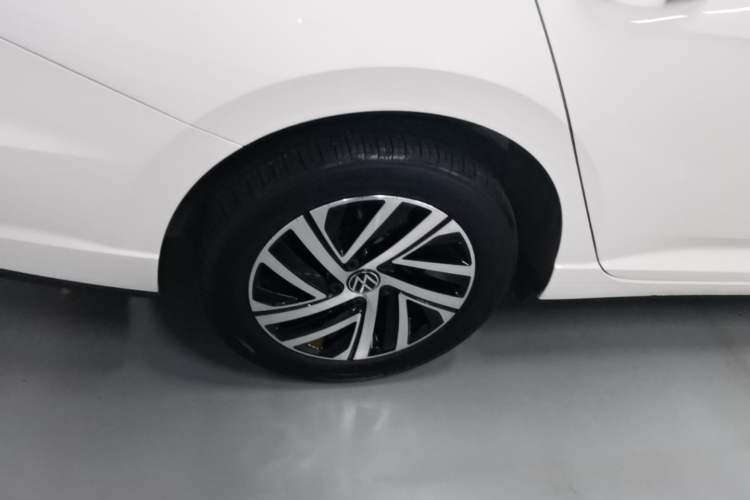 Used Volkswagen Lavida 2023 300TSI DSG Full-Comfort Edition Right Rear Wheel Hub