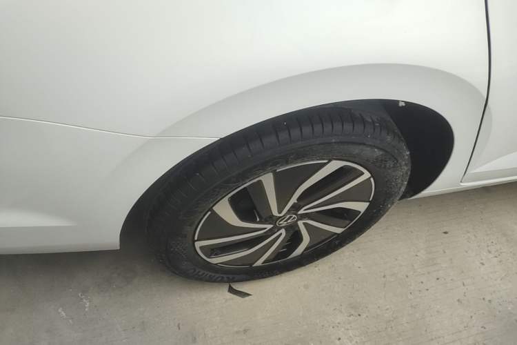 Used Volkswagen Lavida 2023 New Sharp 1.5L Automatic New Wish Edition Right Rear Wheel Hub