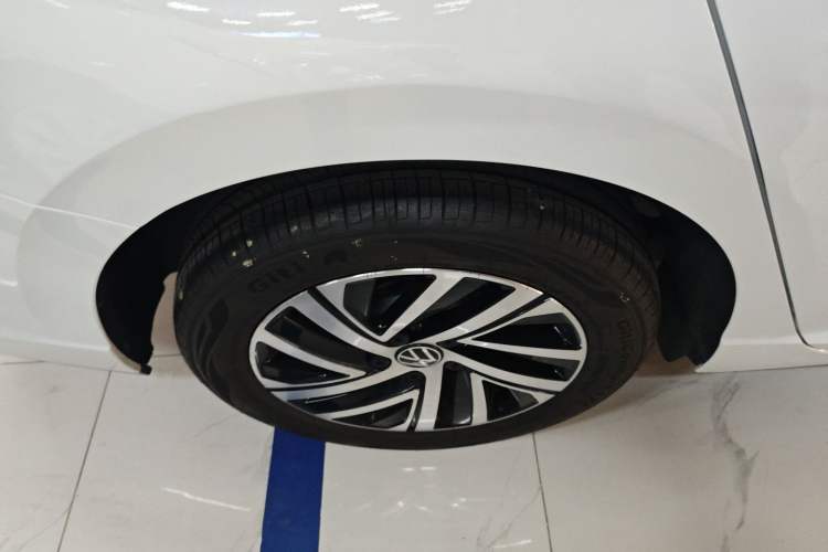 Used Volkswagen Lavida 2023 300TSI DSG Full-Comfort Edition Right Rear Wheel Hub