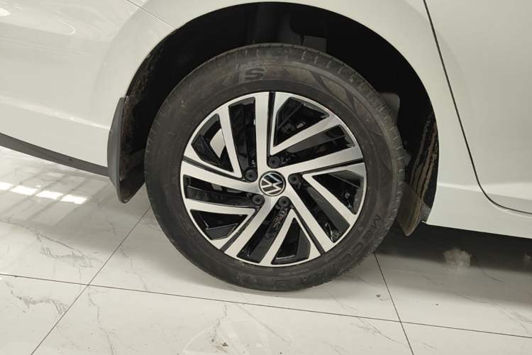 Used Volkswagen Lavida 2023 280TSI DSG Starry Sky Deluxe Edition Right Rear Wheel Hub