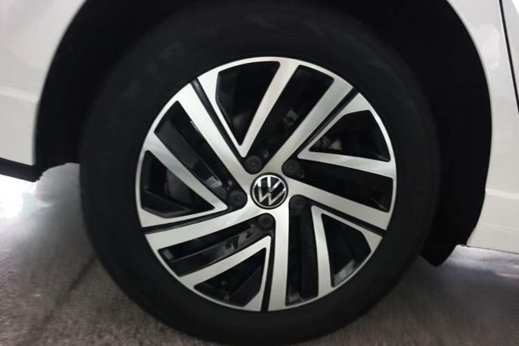 Used Volkswagen Lavida 2023 300TSI DSG Starry Full-Comfort Edition Right Rear Wheel Hub