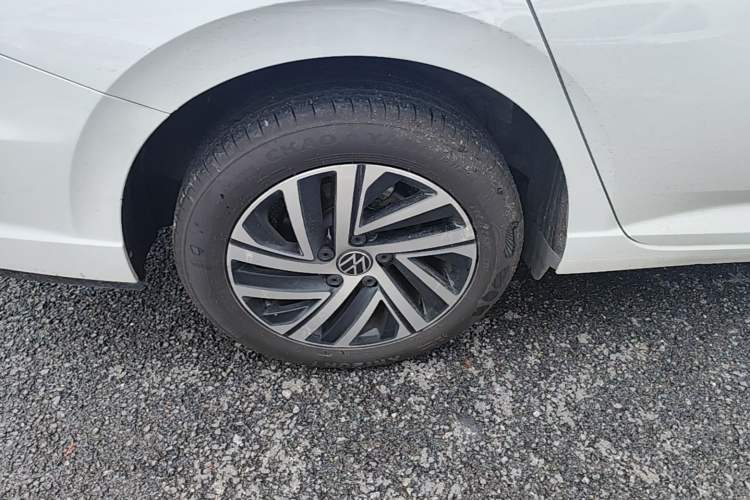 Used Volkswagen Lavida 2023 280TSI DSG Starry Sky Deluxe Edition Right Rear Wheel Hub
