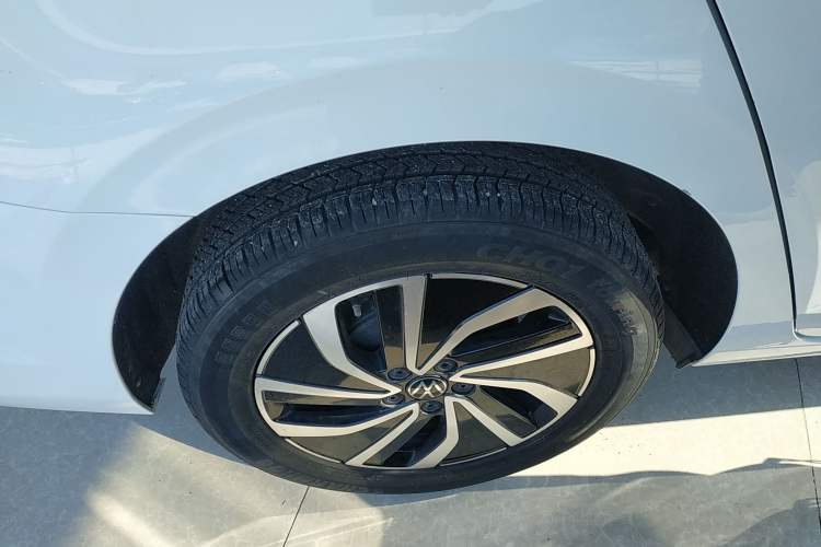 Used Volkswagen Lavida 2023 New Rui 1.5L Automatic New Yi Edition Right Rear Wheel Hub