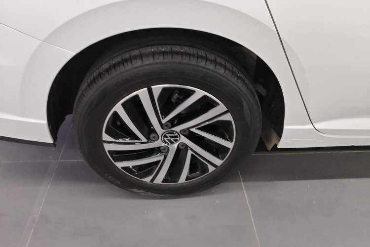 Used Volkswagen Lavida 2023 280TSI DSG Starry Sky Deluxe Edition Right Rear Wheel Hub