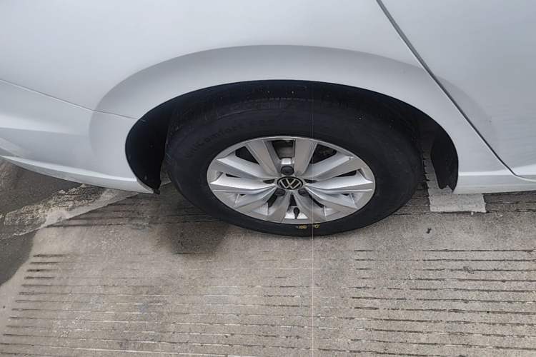Used Volkswagen Lavida 2023 1.5L Automatic De Yi Edition Right Rear Wheel Hub