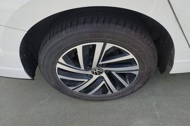 Used Volkswagen Lavida 2023 300TSI DSG Starry Full-Comfort Edition Right Rear Wheel Hub