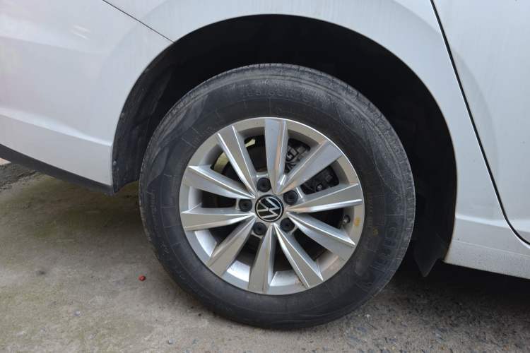 Used Volkswagen Lavida 2023 1.5L Automatic De Yi Edition Right Rear Wheel Hub