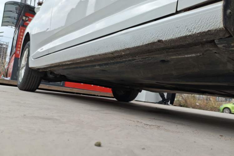 Used Volkswagen Lavida 2023 Revised 1.5L Automatic DeYi Edition Right Side Sill