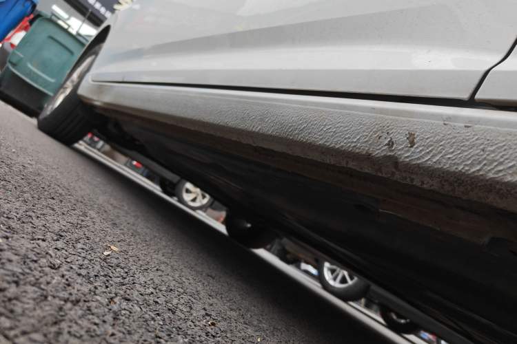 Used Volkswagen Lavida 2023 Revised 1.5L Automatic DeYi Edition Right Side Sill