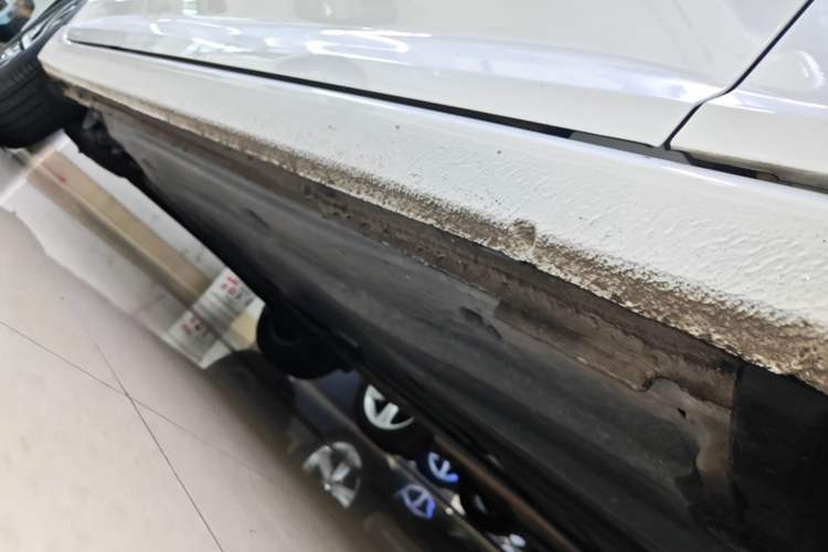 Used Volkswagen Lavida 2023 300TSI DSG Full-Comfort Edition Right Side Sill