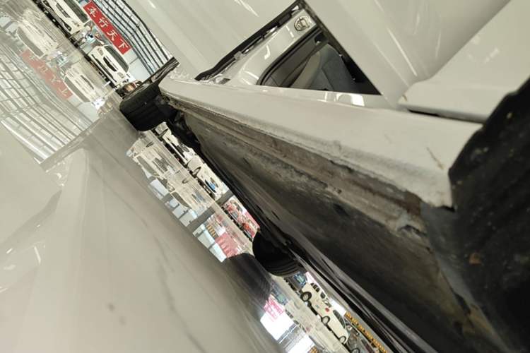 Used Volkswagen Lavida 2023 300TSI DSG Full-Comfort Edition Right Side Sill