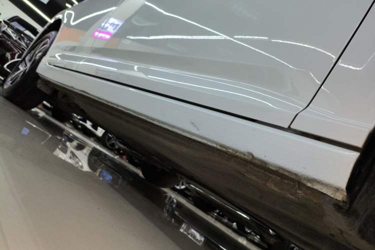 Used Volkswagen Lavida 2023 1.5L Automatic Full-Comfort Edition Right Side Sill