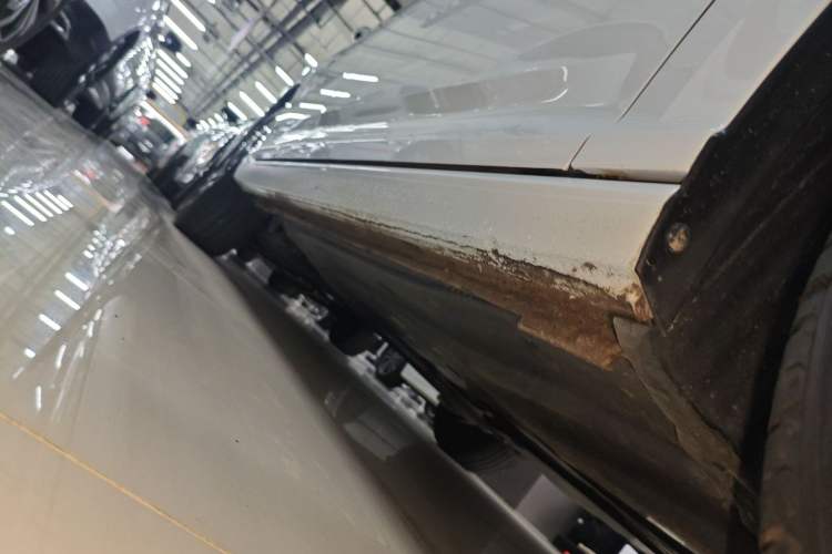 Used Volkswagen Lavida 2023 1.5L Automatic 5 Million Edition Right Side Sill