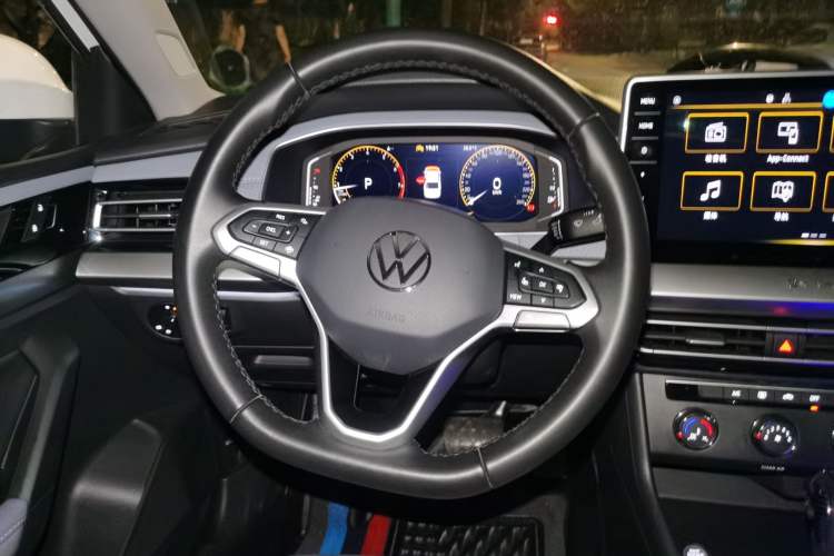 Used Volkswagen Lavida 2023 Revised Version 1.5L Automatic Starry Sky Edition – 5 Million Units Steering Wheel