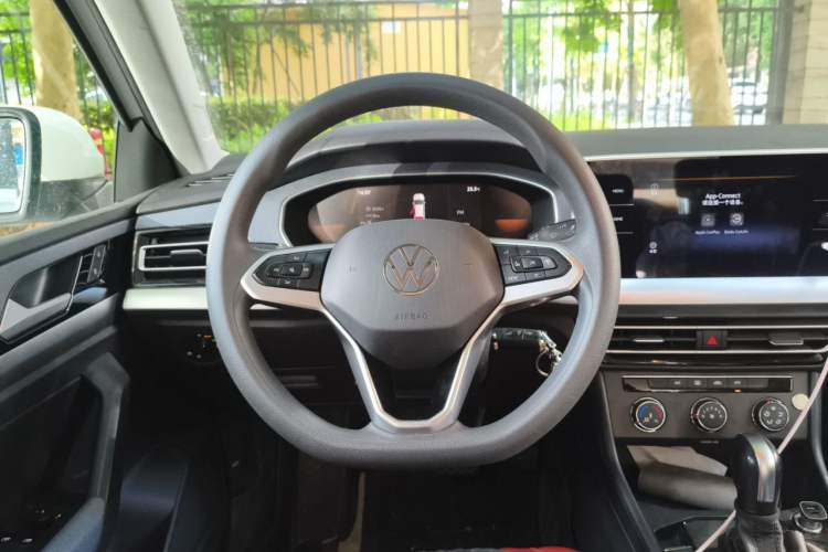 Used Volkswagen Lavida 2023 1.5L Automatic De Yi Edition Steering Wheel