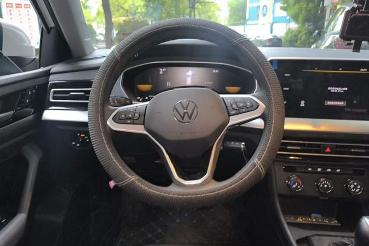 Used Volkswagen Lavida 2023 1.5L Automatic De Yi Edition Steering Wheel