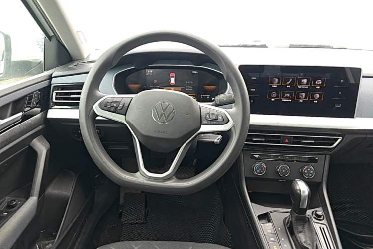 Used Volkswagen Lavida 2023 1.5L Automatic De Yi Edition Steering Wheel