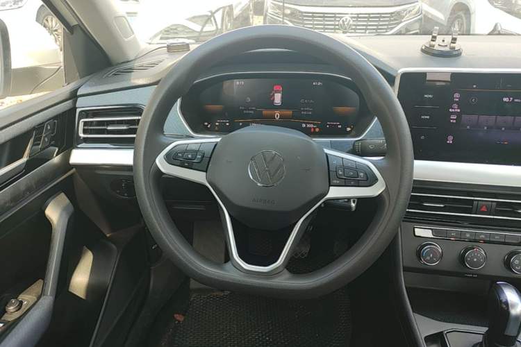Used Volkswagen Lavida 2023 1.5L Automatic De Yi Edition Steering Wheel