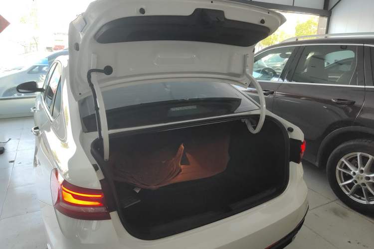 Used Volkswagen Lavida 2023 Revised Version 1.5L Automatic Starry Sky Edition – 5 Million Units Trunk