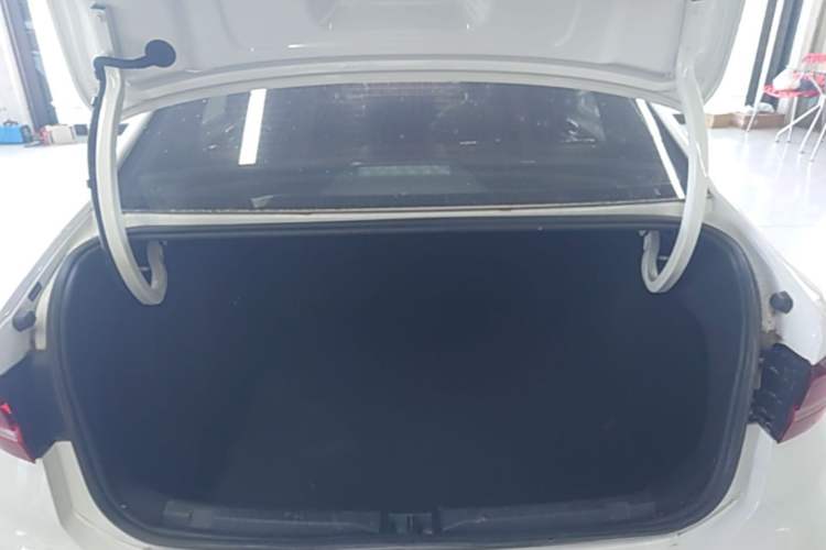 Used Volkswagen Lavida 2023 1.5L Automatic De Yi Edition Trunk